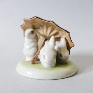 Vintage porcelain bunny figurine,bunnies under umbrella,Vintage Hungarian Hollohaza porcelain Animal figurine FREE SHIPPING WORLDWIDE