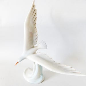 Landing seagull statue,Hungarian Hollohaza porcelain FREE SHIPPING  WORLDWIDE
