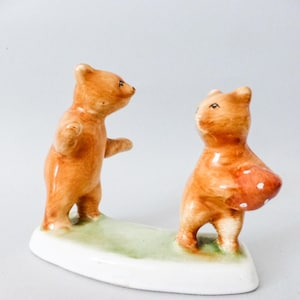 Vintage bears,playing bears,bruins porcelain animal  figurine  FREE SHIPPING WORLDWIDE