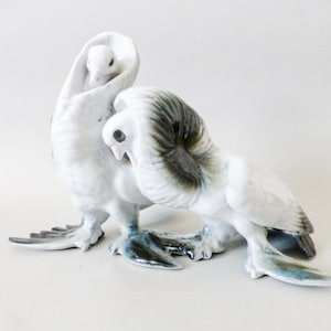Vintage Porcelain Dove Figurine: Glossy Bird Couple Statuette