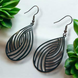Boucles d&#39;oreilles tourbillon, boucles d&#39;oreilles abstraites, boucles d&#39;oreilles en forme de larme, cadeaux pour adolescents, boucles d&#39;oreilles noires, pop art, cadeau pour amis, cadeaux pour elle