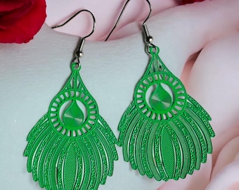 Pendientes verdes, pavos reales, pendientes de pavo real, pendientes de moda, pendientes de tendencia, regalos para ella, pendientes para el día a día, pendientes de plumas.