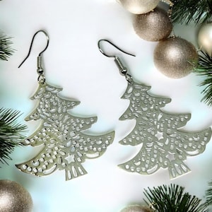 Presentes de amigo secreto, árvores de Natal de prata, presentes para ela, brincos festivos, brincos de Natal, decoração de Natal, enchimento de meia 25