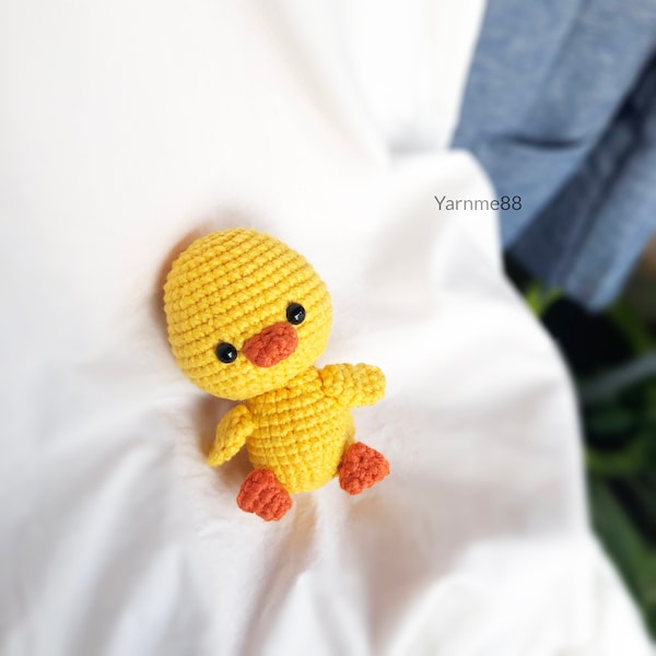 Yarnme88: Little Duckling crochet Pattern. Amigurumi Keychain PDF. Instant download. English language.