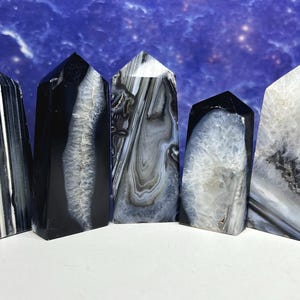 Black Onyx Agate Geode Tower: Polished Crystal Obelisk for Protection