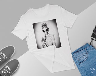 面白いエイリアン ミスユニバース ベラ キャンバス Tシャツ