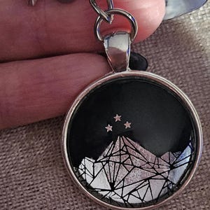 A Court Of Thorns & Roses Keychain, The Night Court, Purse Charm, Birthday Gift, Velaris, ACOTAR Charm, ACOTAR Keychain, Book Keyring ACOTAR