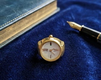 Gold Uhr Ring, römische Ziffern Zifferblatt, stapelbar Statement Schmuck, Dark Academia Stil