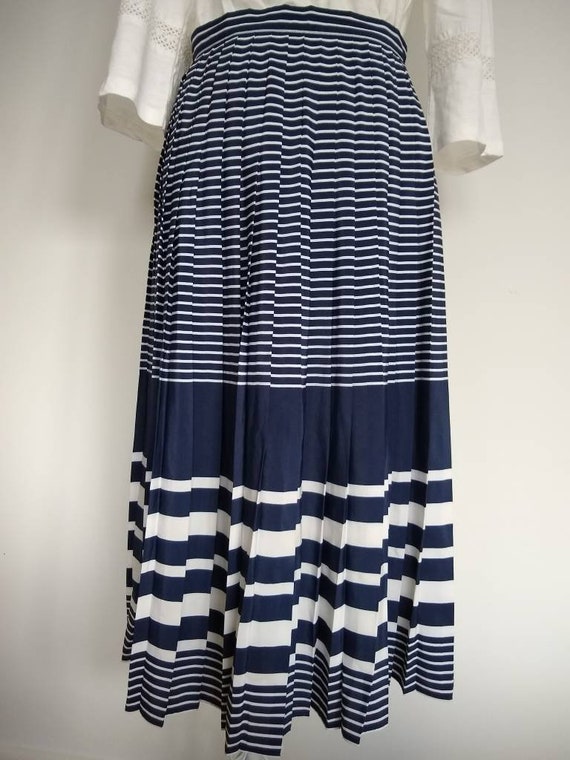 white summer skirt size 8