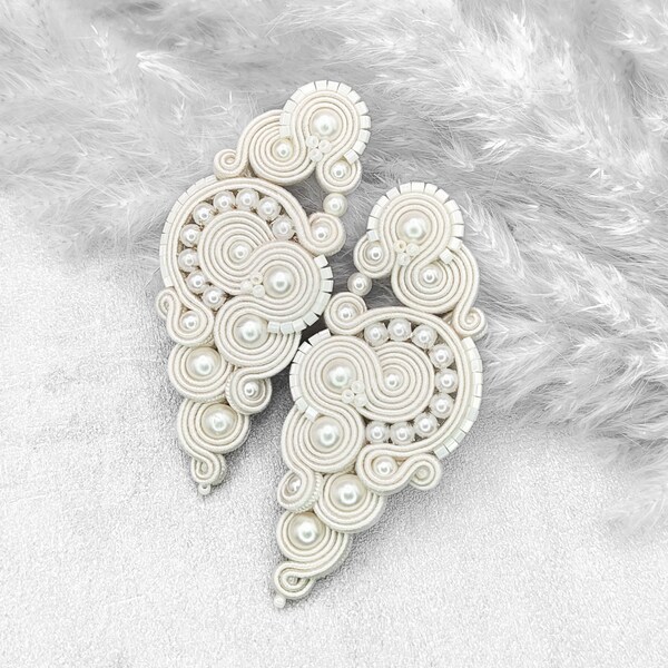 Bridal earrings. Handmade soutache earrings. Unique and lightweight ivory earrings.