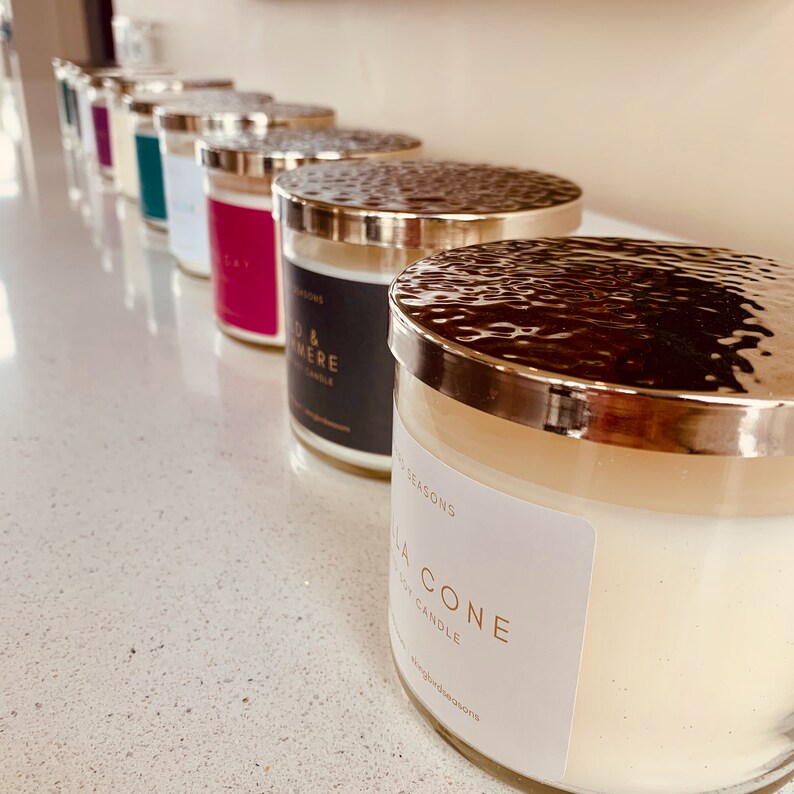 Nicole Miller 14.5 oz Soy Wax Blend 3 Wick Candle - Apricot & Bergamot main image 1