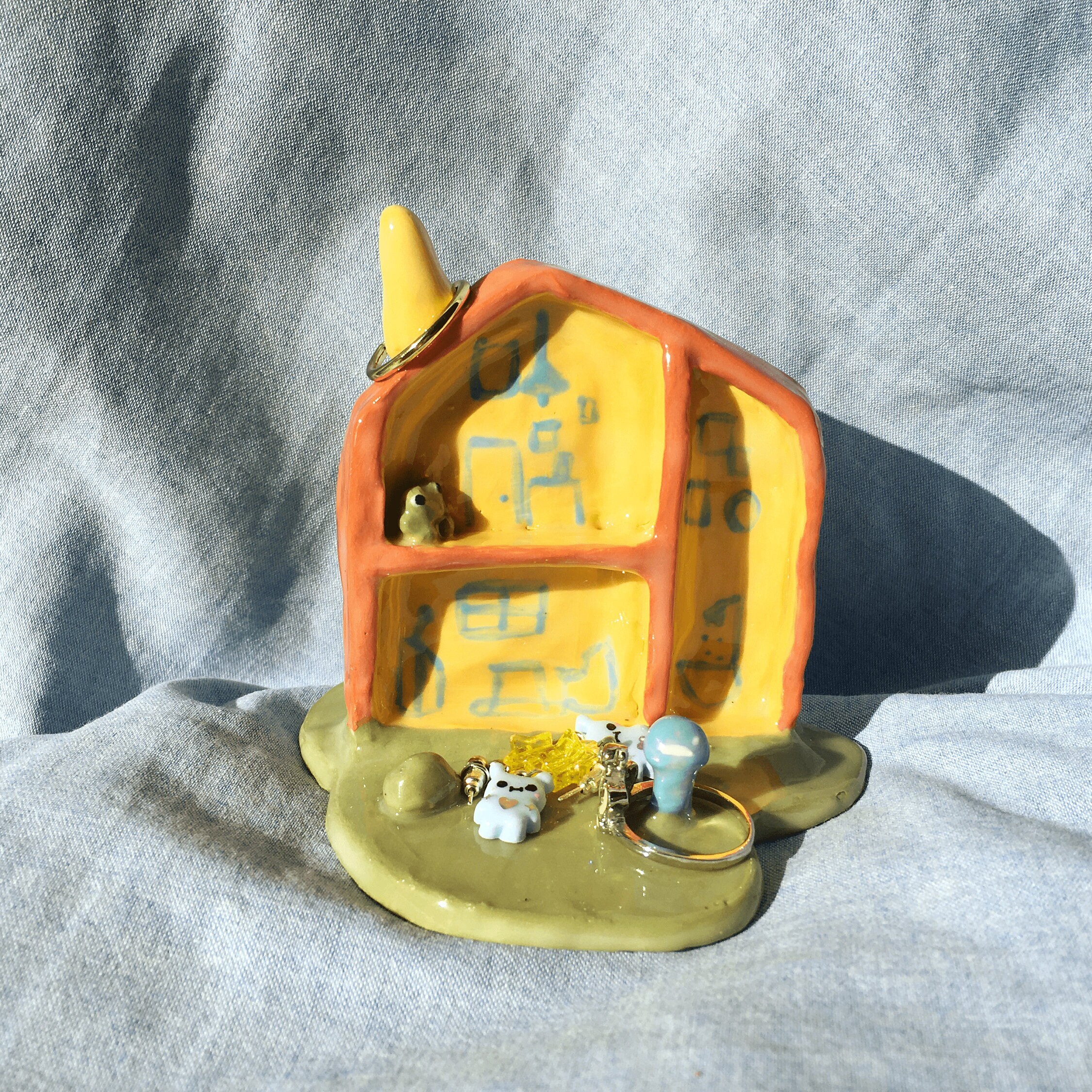 Maison de Poupée et Plat Bibelots Grenouille