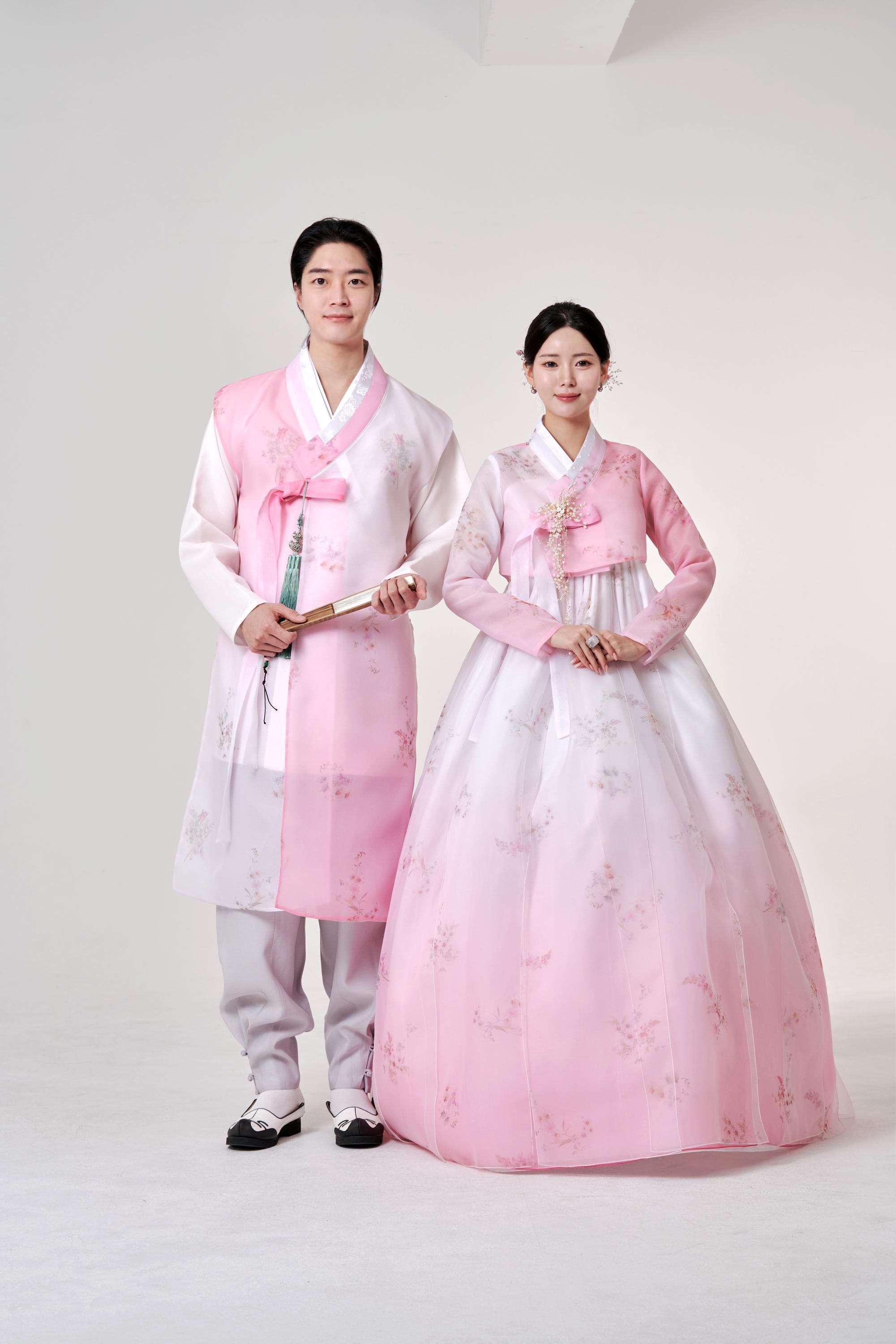 Korean Couple Wedding Hanbok - narusha(pink) Korean Couple Wedding Hanbok - narusha(pink)