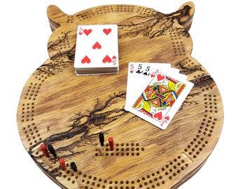 Tablero de cribbage Fractal Burn Owl / 3 pistas continuas, almacenamiento de clavijas y tarjetas