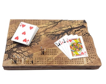 Tablero de cribbage Fractal Burn de Dakota del Norte / 4 pistas continuas, almacenamiento de clavijas y tarjetas