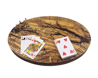 Tablero de cribbage ovalado Fractal Burn / 4 pistas continuas, almacenamiento de clavijas y cartas