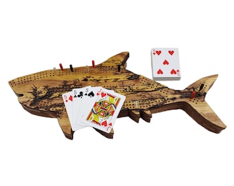 Tablero de cribbage Fractal Burn Shark / Almacenamiento continuo de 3 pistas, clavijas y tarjetas