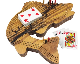 Tablero de cribbage Fractal Burn Walleye / Almacenamiento continuo de 3 pistas, clavijas y tarjetas