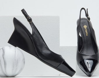 Escarpins compensés à bride arrière en cuir noirs, bout verni