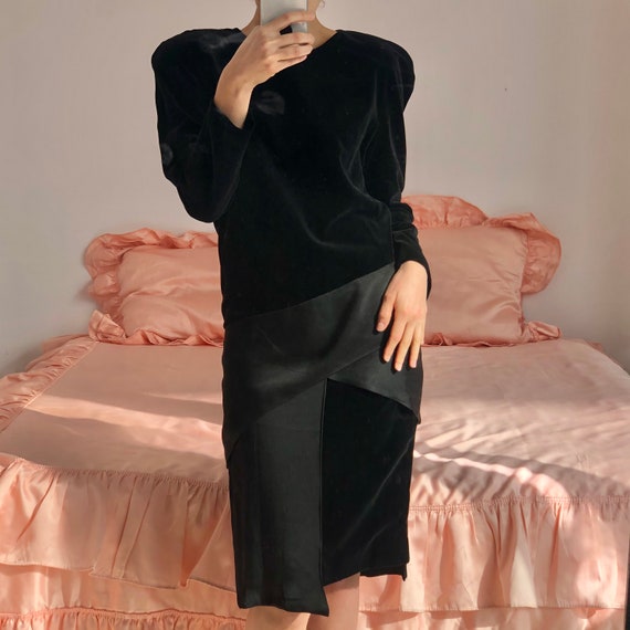 1990 Evening velvet and crepe dress