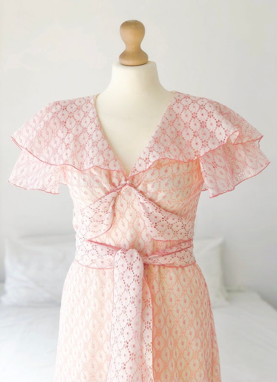 Beautiful Vintage Lace Dress Size Small/Medium Lo… - image 1