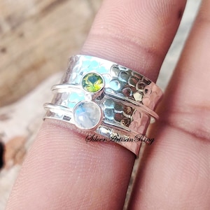 Anel de Peridoto e Pedra da Lua, Anel Giratório, Anel com Pedras Preciosas, Anel em Prata de Lei 925, Anel Lindo, Anel de Meditação, Anel para Alívio da Preocupação, Anel Elegante++