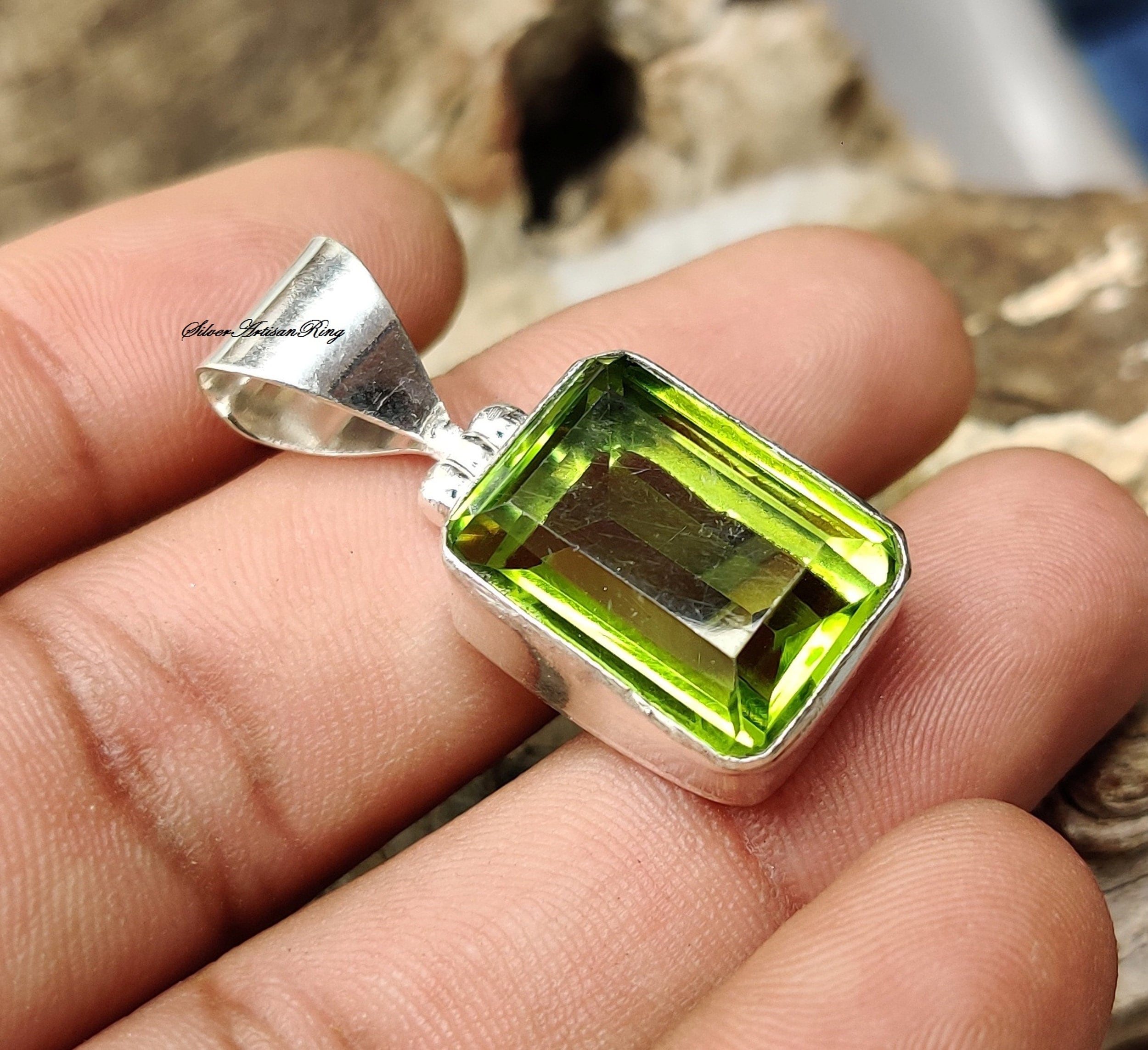 Orecchini in argento con peridoto in vendita su