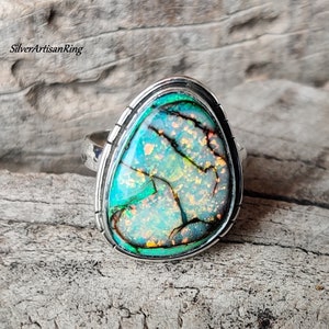 Splendido anello con opale monarca multicolore brillante** Gioiello fatto a mano** Anello in argento sterling 925** Anello straordinario** Pietra preziosa naturale** Articolo da regalo