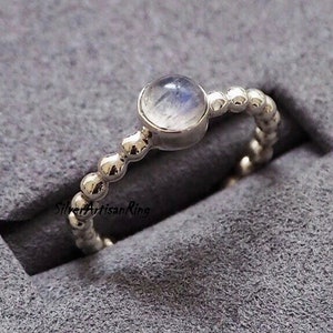 Anillo de piedra lunar ~ Anillo de piedras preciosas ~ Anillo de plata de ley 925 ~ Anillo sencillo ~ Joyería de piedra lunar ~ Anillo hermoso ~ Regalo para niños ~ Joyería de plata