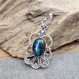 Natural Labradorite Pendant* Flower Designe Pendant* 925 Sterling Silver Pendant* Blue Flash* Exquisite Gift* Silver Jewelry *
