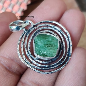 Aquamarine Pendant 925 Sterling Silver Gemstone Pendant Round Designe Pendent Amezing Pendent Raw Stone Apatite Pendant Green Raw Stone