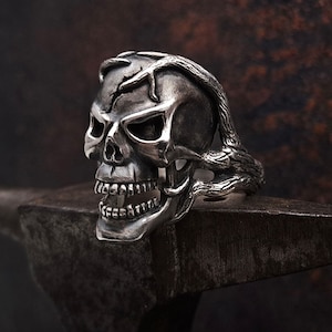 Skull Ring - Handmade Silver Ring