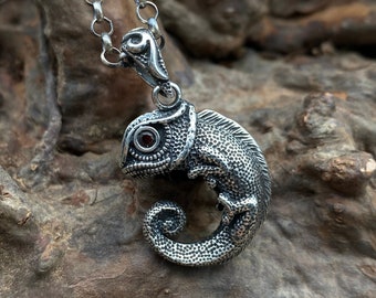 lizard pendant