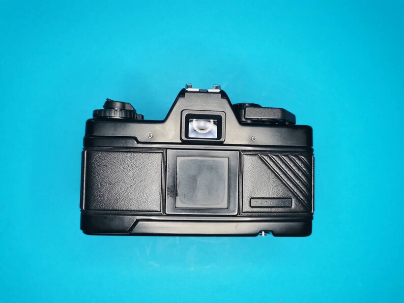 1986 Praktica BCA Electronic SLR 35mm Film Camera wPraktica 50mm f1.8 lens /& cap