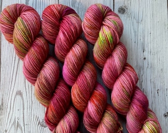Paleta derretida / Hilo teñido a mano / 100 % merino SW / DK / Hilo rosa