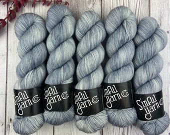 Gray Agate | Hand Dyed Yarn | knit | Knitting | Crochet | Tonal yarn | Gray Yarn | Semi Solid Yarn | 4 ply