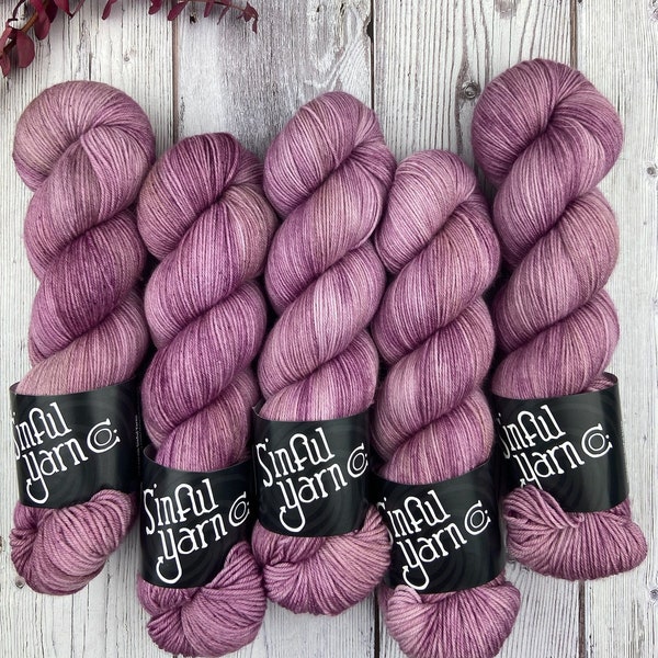 Sea Star | Hand dyed yarn | Tonal Yarn | Pink yarn | Purple yarn | Fingering weight yarn | 4 ply