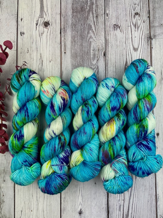 Tie Dye | Hand dyed yarn | Super wash merino wool | knit | blue yarn | Tie Dye yarn | Fingering weight yarn | 4 ply