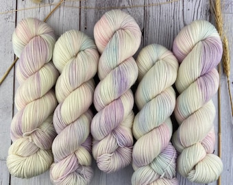 Fio tingido à mão | Mermaid Wish | Peso de dedilhado 85/15 | Fio 4 fios | Fio pastel