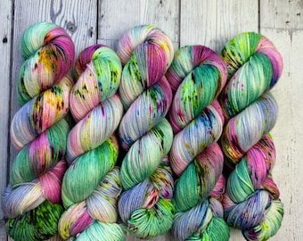 悪夢の呪い | 85/15 中細 | 手染め糸 | カラフルな糸 | 緑の糸 - Etsy 日本