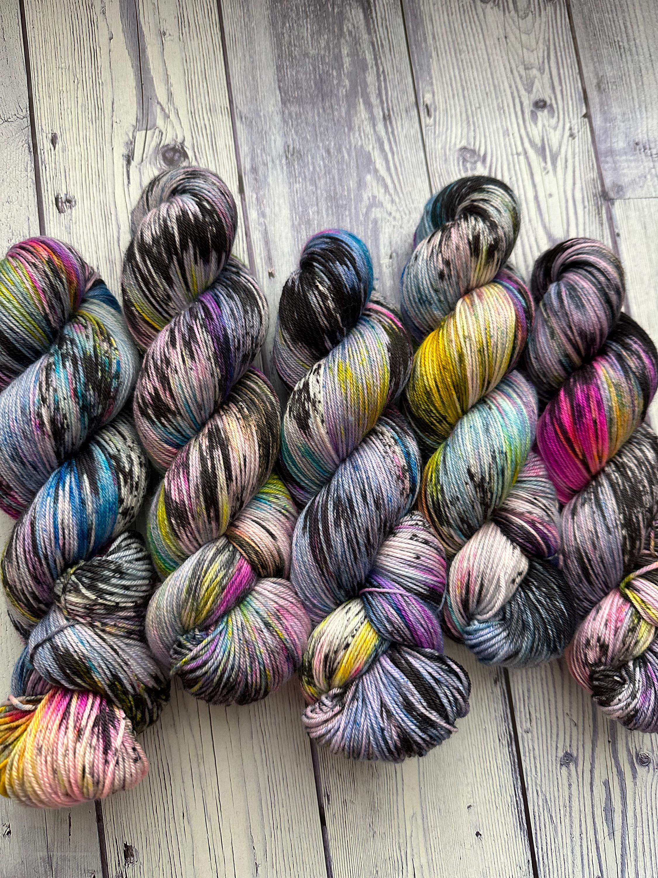 悪夢の呪い | 85/15 中細 | 手染め糸 | カラフルな糸 | 緑の糸 - Etsy 日本