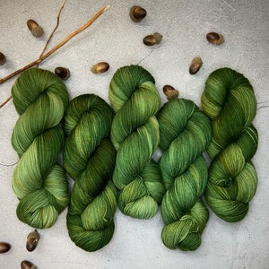 Avocado | 85/15 | Fingering/Sock yarn | hand dyed yarn