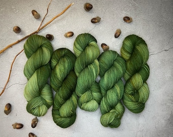 Avocado | 85/15 | Fingering/Sock yarn | hand dyed yarn