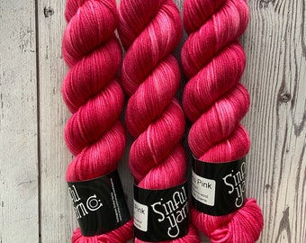 Princess Pink | Przędza farbowana ręcznie | Super wash merino | Wełna merynosowa | Przędza o wadze DK | 4-warstwowa | Przędza tonalna | Przędza półsolidna
