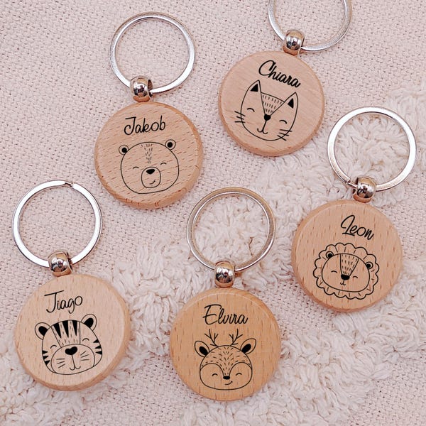 Personalized wooden keychain, children's gift for starting school, backpack charm, pendant, round, lion, deer, bear, cat, tiger