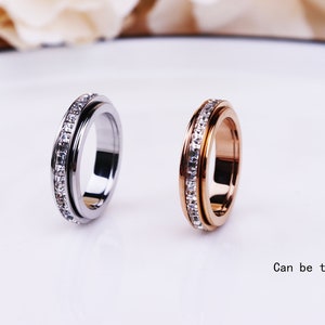 Spinner Ring Simple Turning Ring Zircon Titanium Steel Gypsophila Ring in 18k Rose Gold Plated