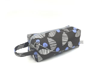 Large pencil case – pencil case – pencil case – branches with blue berries on grey