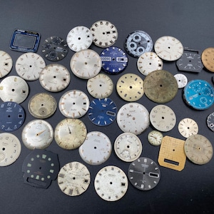 Collectie oude wijzerplaten volledige bedrijven Tissot Seiko Casio voor onderdelen uurwerk Steampunk Veel reserveonderdelen voor onderdelen of reparatie