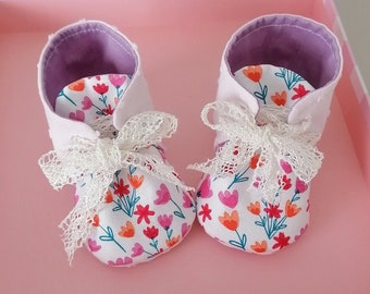 KEEPSAKE Soft Sole Baby Shoes PDF Sewing Pattern & Tutorial, Projector Layers, Baby slippers crib shoes baby booties sewing shower gift