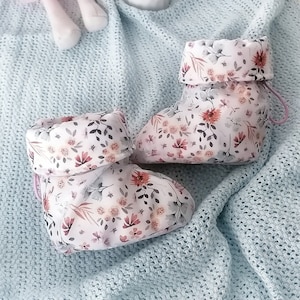 Maggie s Stay on Baby Booties Sewing Tutorial Printable PDF Baby Sewing Patterns Download DIY Baby Gift Downloadable Baby Shoes Projector Etsy